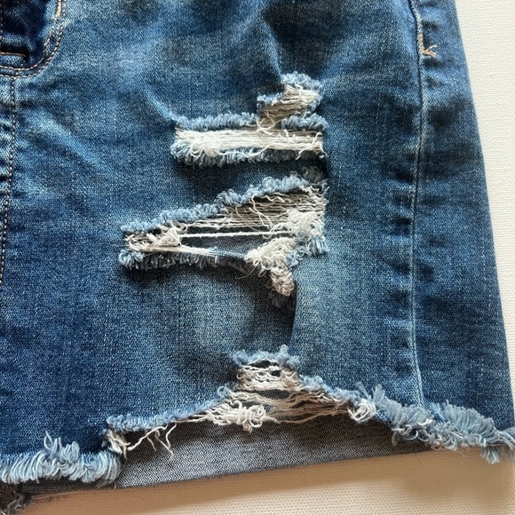 EUC American Eagle Distressed Denim Mini Skirt Size 10 🔥🔥 (D2) - Picture 5 of 14